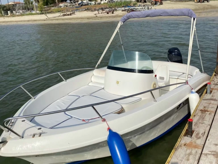 Motorboot mit oder ohne Skipper Kamarina mieten in Siracusa