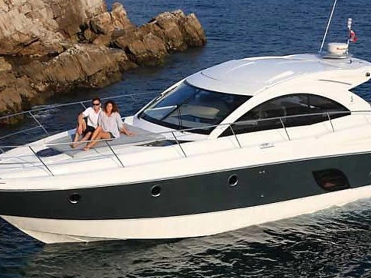 Bénéteau Monte Carlo 42 mieten Juan-les-Pins