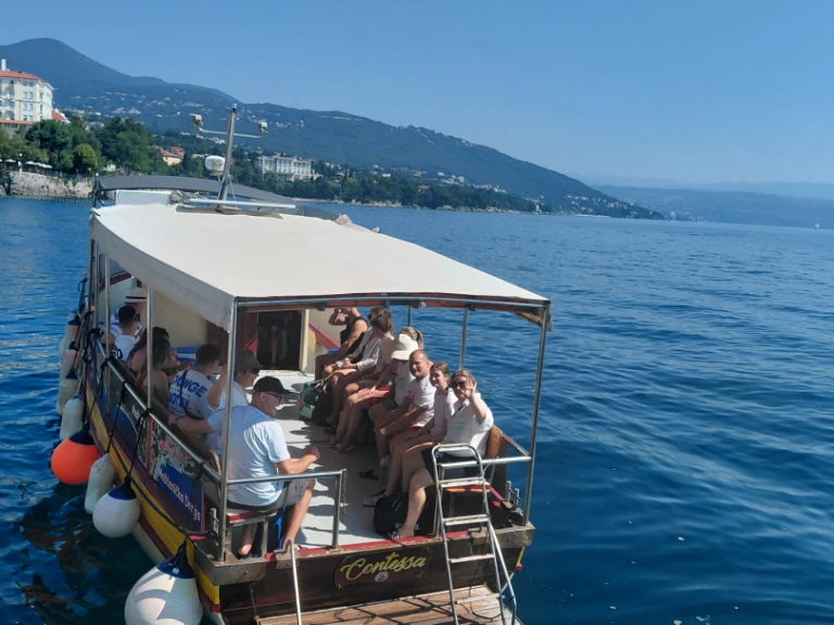 Ein Custom Passanger mieten in Opatija
