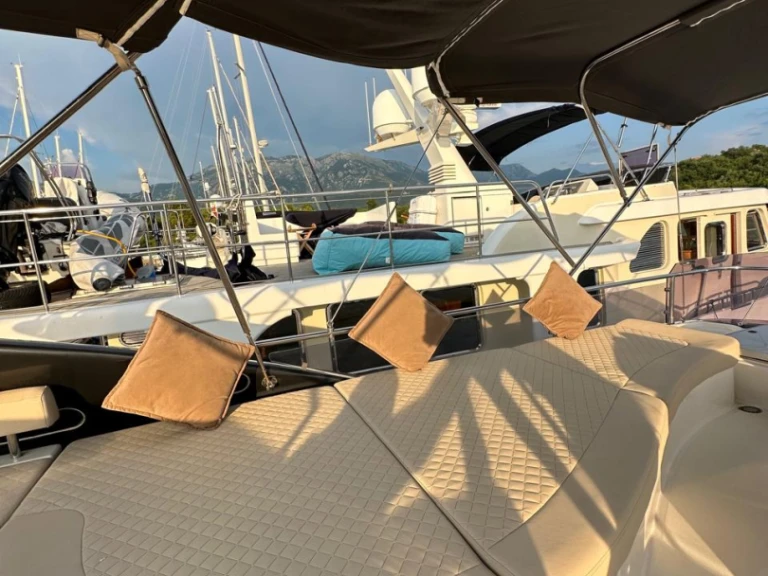 Vermietung Motorboot Ferretti mit Führerschein