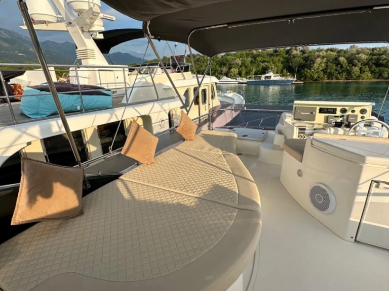 Ferretti 500 Elite mieten Tivat