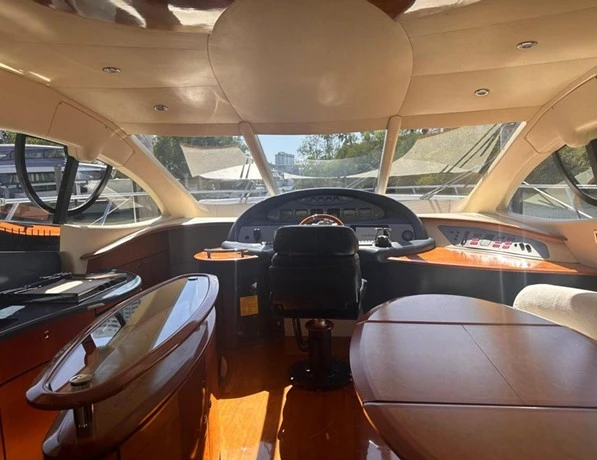 Vermietung Motorboot Azimut mit Führerschein