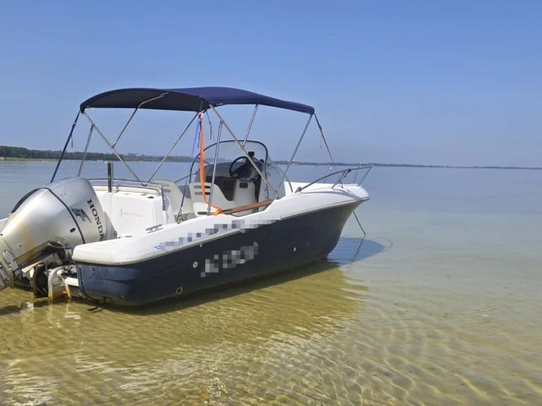 Ein Bénéteau Flyer 650 mieten in Cazaux