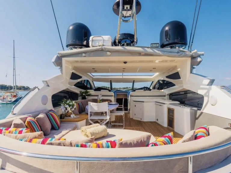 YachtCharter in Saint-Tropez - Sunseeker Predator 68 auf SamBoat