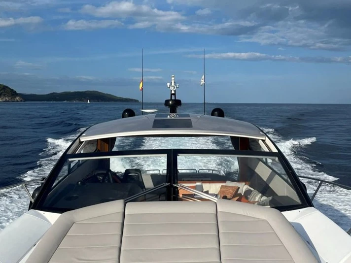 Ein Sunseeker Predator 57 mieten in Antibes