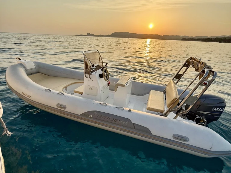 Schlauchboot mit oder ohne Skipper Capelli mieten in La Ciotat