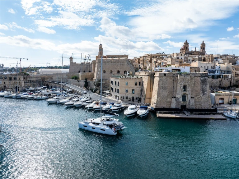 Katamaran mieten in Il-Gżira zum besten Preis