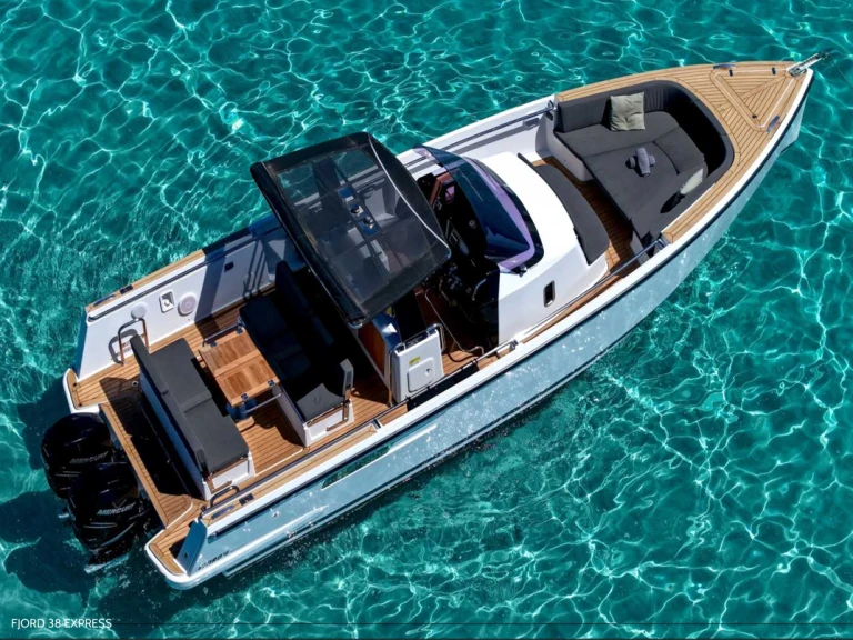 Motorboot mit oder ohne Skipper Fjord mieten in Ibiza Town