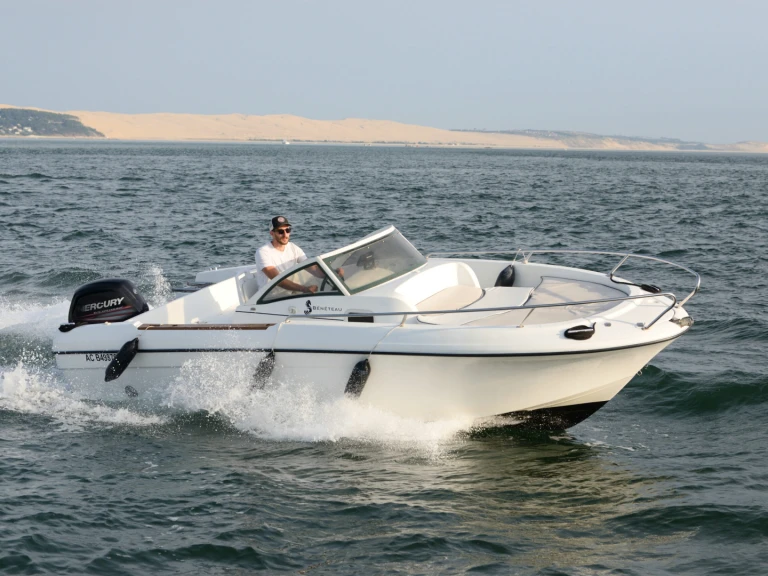 Motorboot mit oder ohne Skipper Bénéteau mieten in Sète