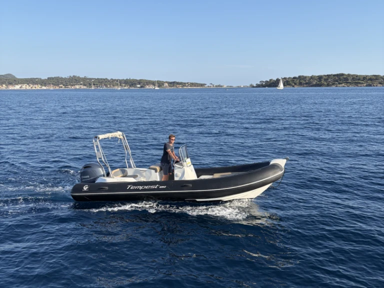 Vermietung Schlauchboot Capelli mit Führerschein