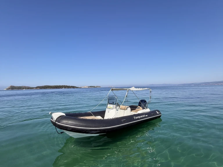 Schlauchboot mieten in Six-Fours-les-Plages zum besten Preis