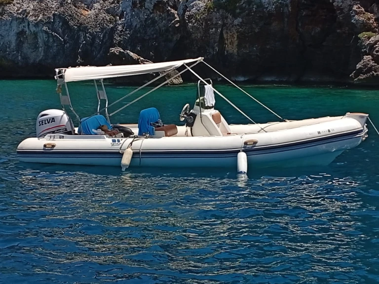 Ein Tiger Marine Open mieten in Mahon Port