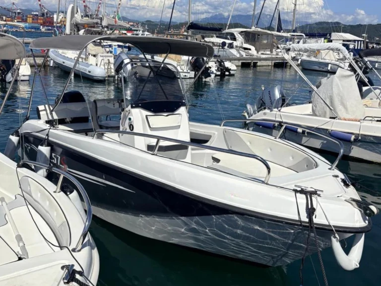 Motorboot mit oder ohne Skipper Trimarchi mieten in La Spezia