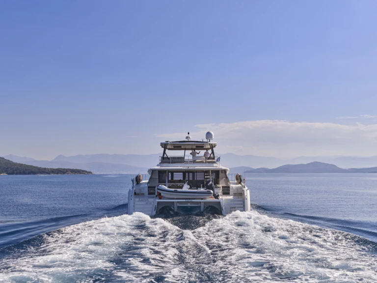 YachtCharter in Gouviá - Fountaine Pajot Fountaine Pajot Power Alegria 67 (5 cab) auf SamBoat