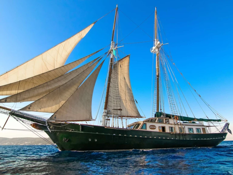 YachtCharter in Néa Péramos -  Motor sailor auf SamBoat