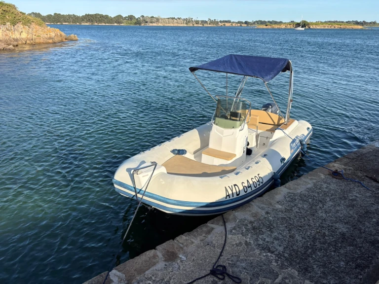 Vermietung Schlauchboot Capelli mit Führerschein