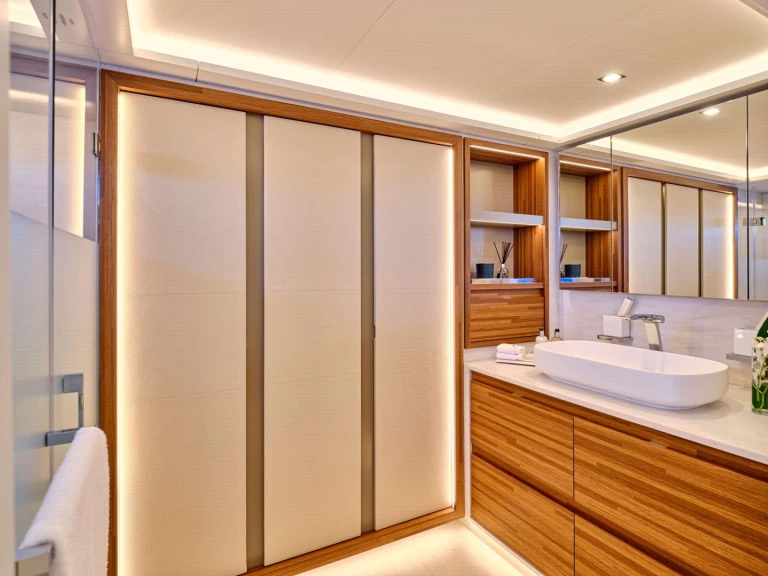Ein Fountaine Pajot Fountaine Pajot Power 80 (6 cab) mieten in Álimos