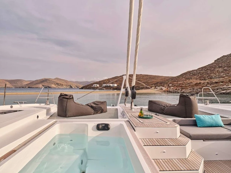 Katamaran mieten in Néa Péramos - Fountaine Pajot Fountaine Pajot Alegria 67 (5 cab)