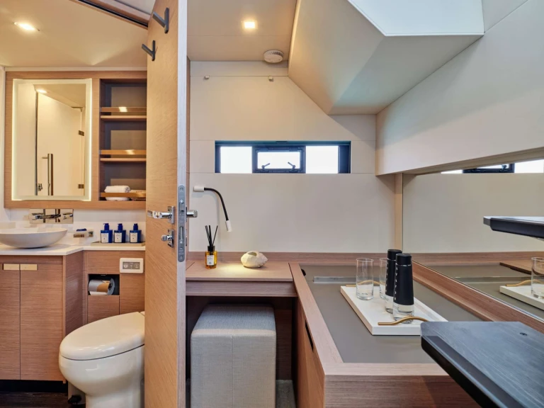 YachtCharter in Palaio Faliro - Fountaine Pajot Fountaine Pajot Power Alegria 67 (4 cab) auf SamBoat