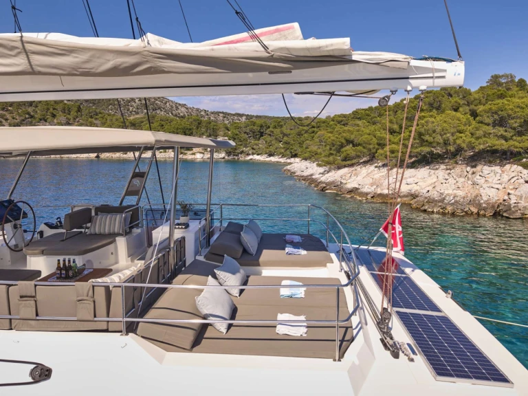 Ein Fountaine Pajot Fountaine Pajot Alegria 67 (5 cab) mieten in Néa Péramos