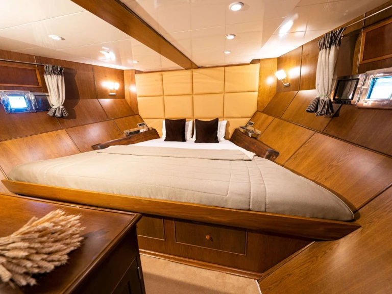 YachtCharter in Néa Péramos -  Motor sailor auf SamBoat