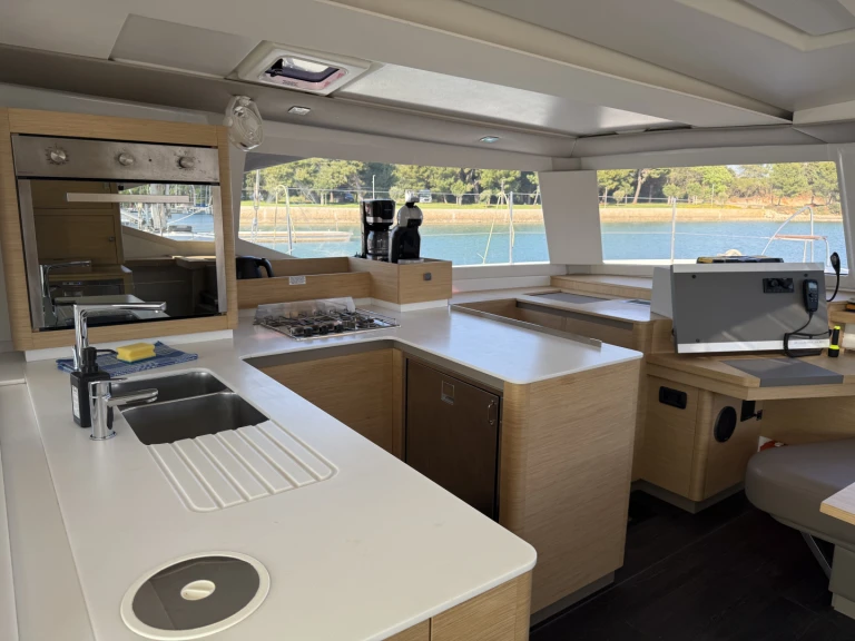 Katamaran mit oder ohne Skipper Fountaine Pajot mieten in Pula