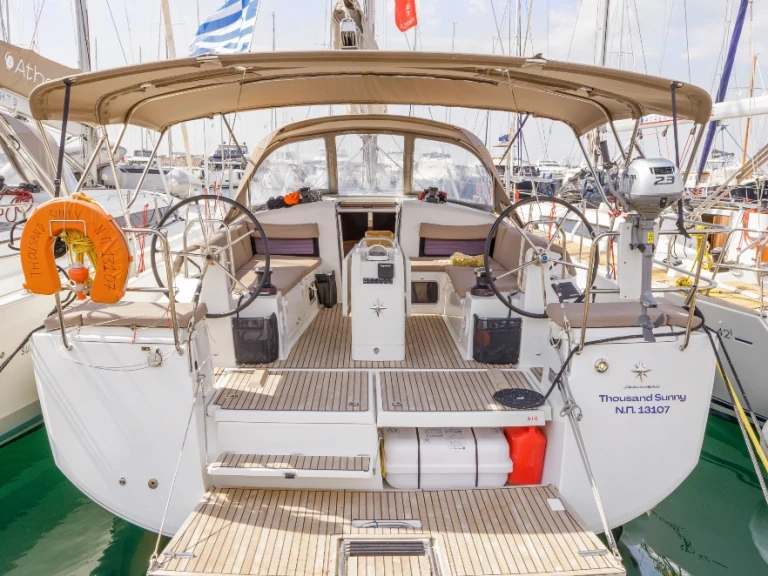 Ein Jeanneau Sun Odyssey 440 mieten in Néa Péramos