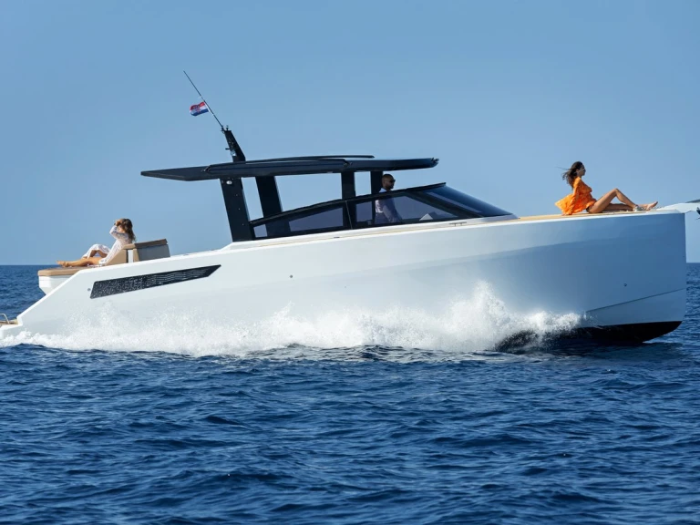 Motorboot mit oder ohne Skipper Custom Made mieten in Hvar