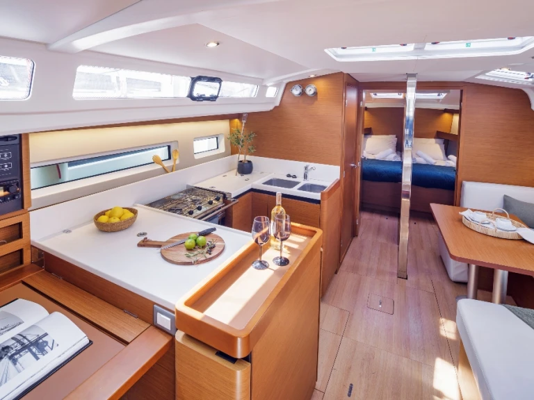 Boot mieten Néa Péramos günstig Sun Odyssey 440