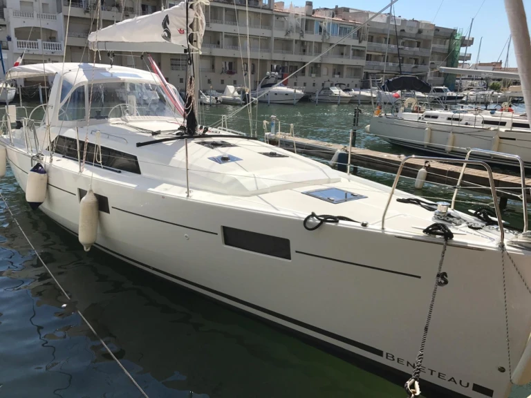 Ein Bénéteau Oceanis 41.1 mieten in Empuriabrava