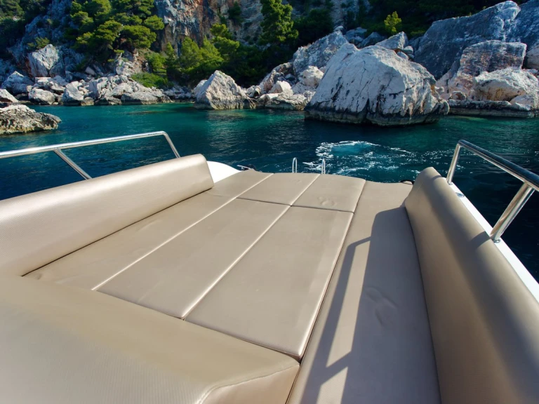 Ein Aqua-Sport Enzo 35 mieten in Hvar