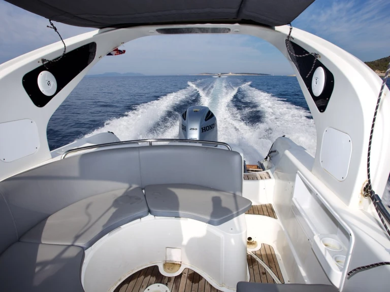 Boot mieten Hvar günstig Flyer 828