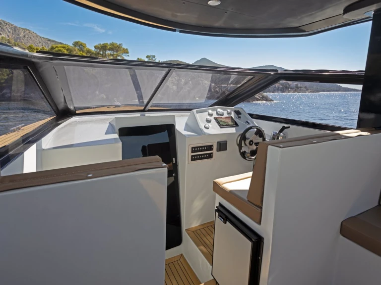 Bootsverleih Custom Made XP 38 Hvar Samboat