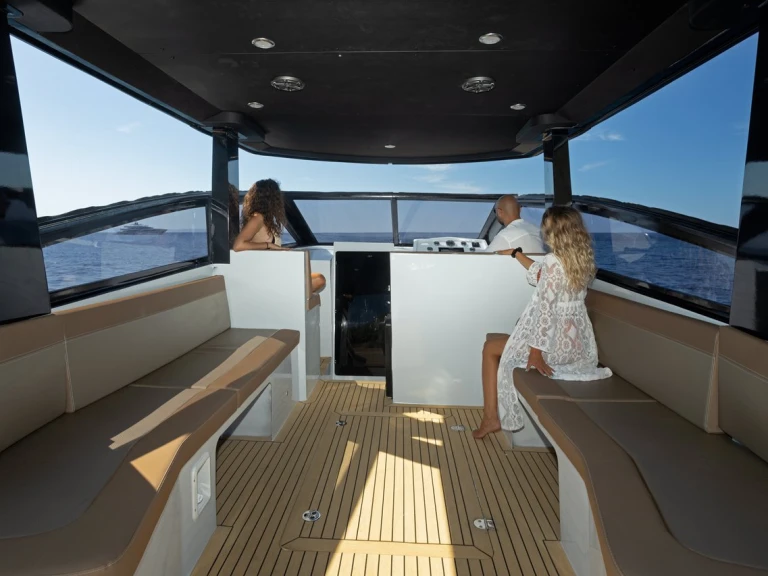 Motorboot mit oder ohne Skipper Custom Made mieten in Hvar