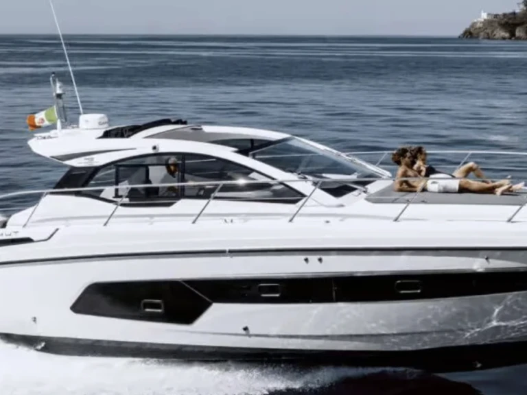 Ein Azimut Atlantis 44 mieten in Monaco