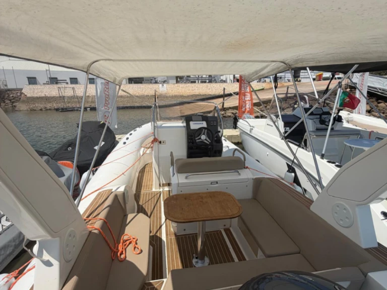 Vermietung Schlauchboot Capelli mit Führerschein