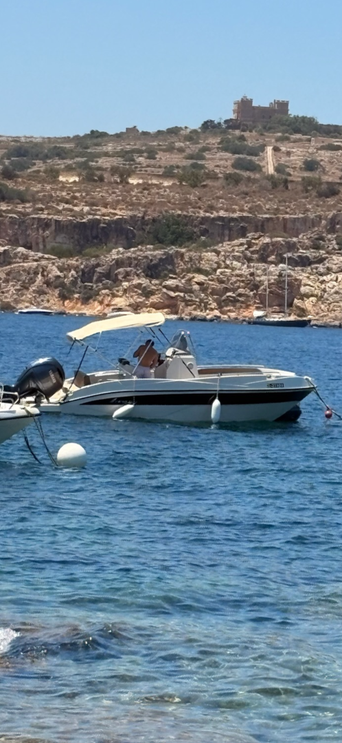 Motorboot mieten in St. Paul's Bay zum besten Preis