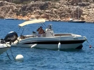 Motorboot mieten in St. Paul's Bay zum besten Preis