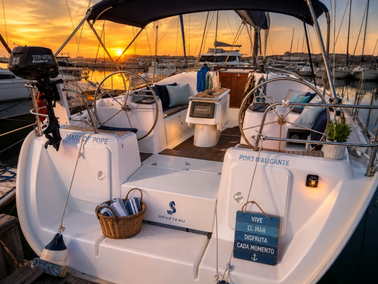 Bootsverleih Bénéteau Cyclades 43.3 Port d'Alicante Samboat
