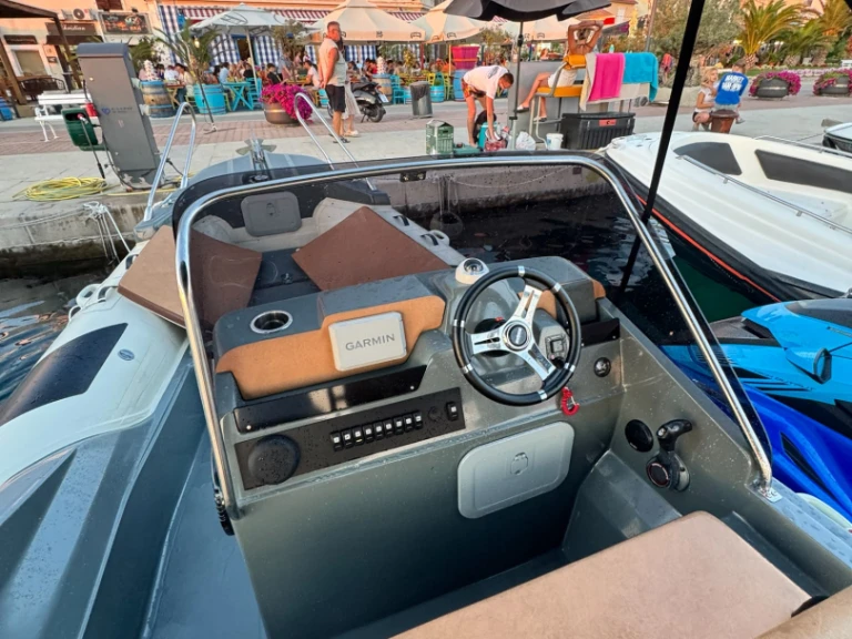 Schlauchboot mieten in Biograd na Moru zum besten Preis