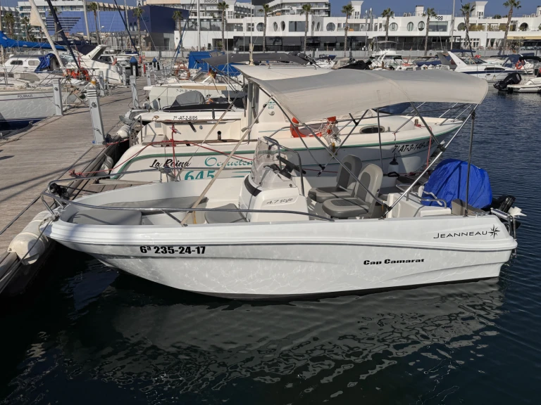 Ein Jeanneau Cap Camarat 4.7 CC Style mieten in Alicante