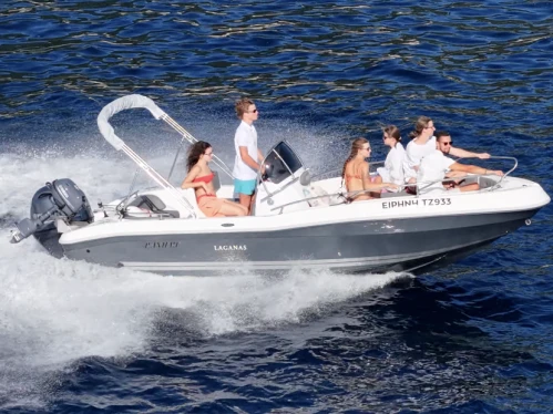 Motorboot mit oder ohne Skipper Ranieri mieten in Laganás