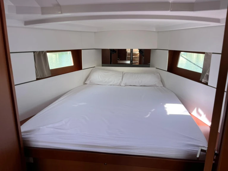 YachtCharter in Les Sables-d'Olonne - Bénéteau Oceanis 38.1 auf SamBoat