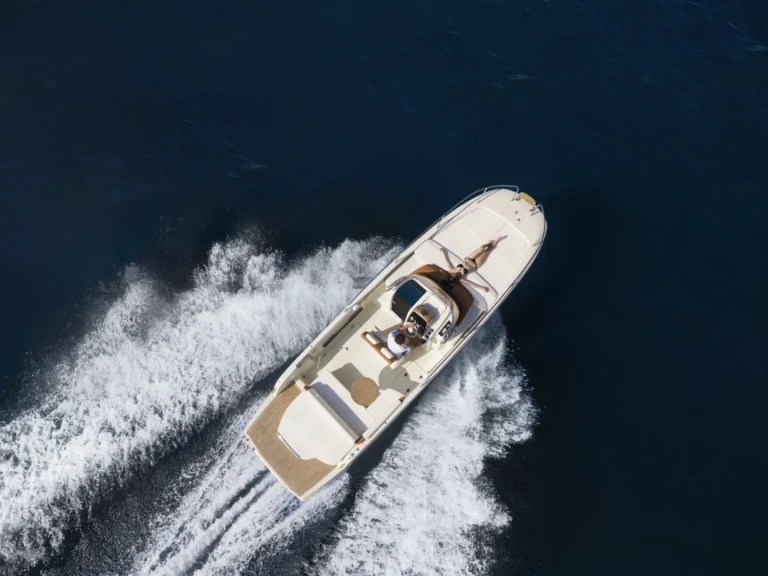 Motorboot mit oder ohne Skipper Invictus  mieten in Monaco