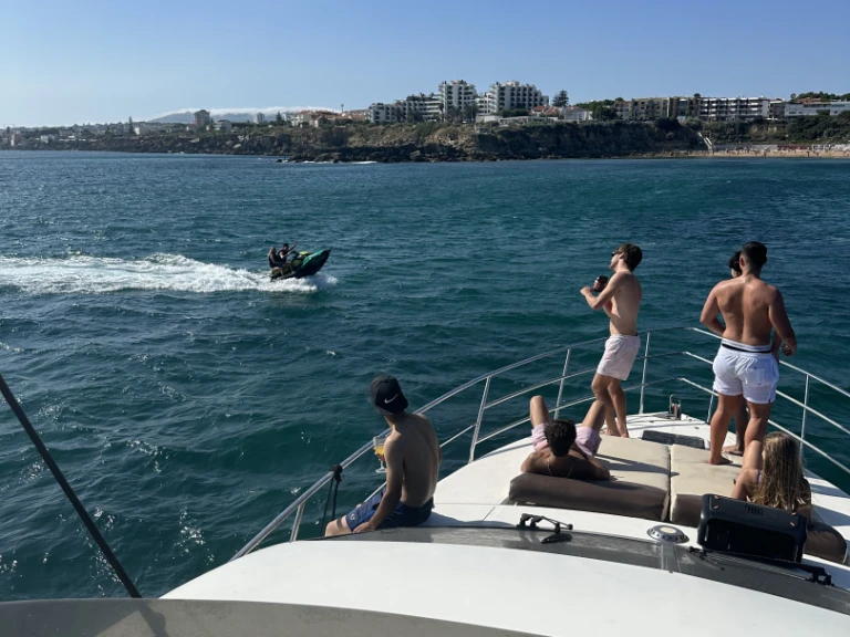 Ein Azimut Azimut 52 Fly mieten in Lissabon