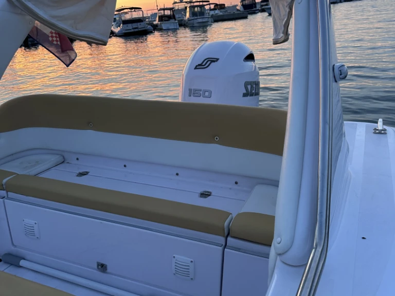 Schlauchboot mieten in Bibinje zum besten Preis