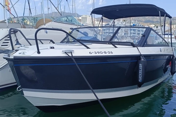Motorboot mieten in Puerto Marina Benalmadena zum besten Preis