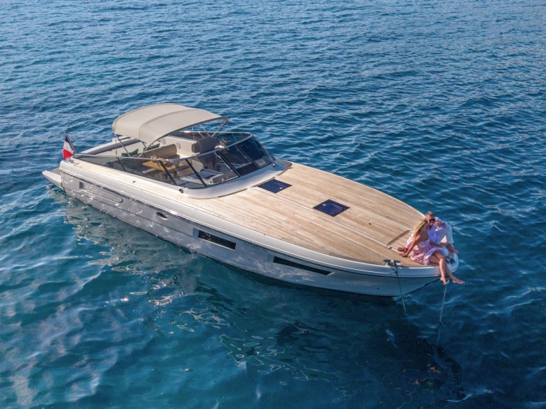 Ein Itama Itama 45 mieten in Saint-Raphaël
