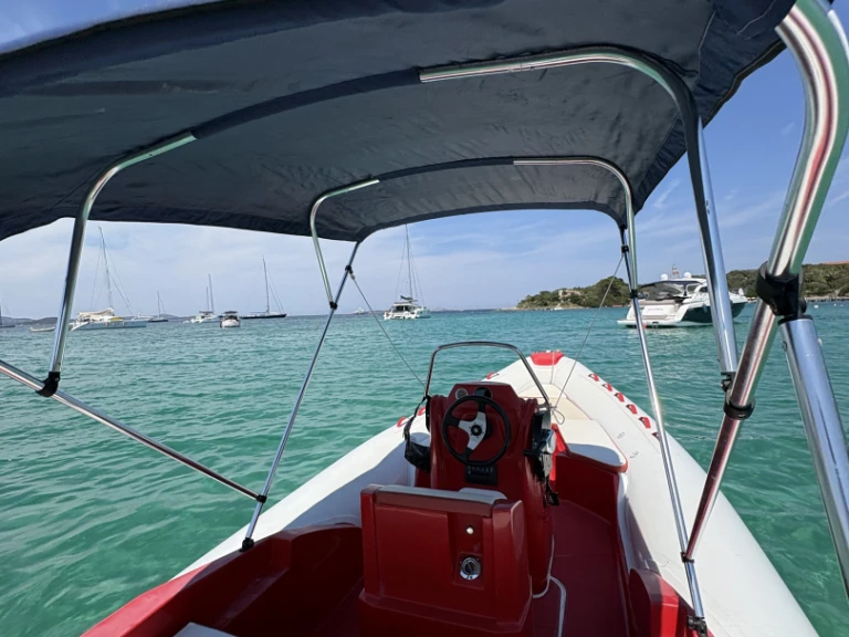 Ein Magnus 6.20 mieten in Porto Rotondo