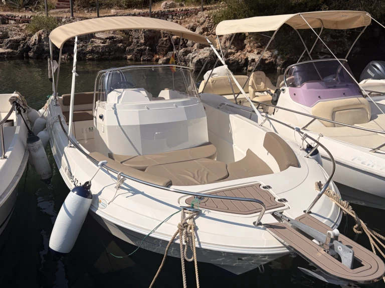 Vermietung Motorboot Pacific Craft mit Führerschein